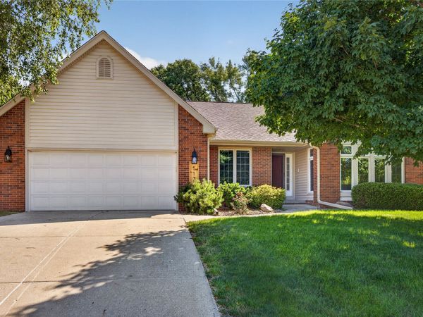 517 58th Street, West Des Moines, IA 50266
