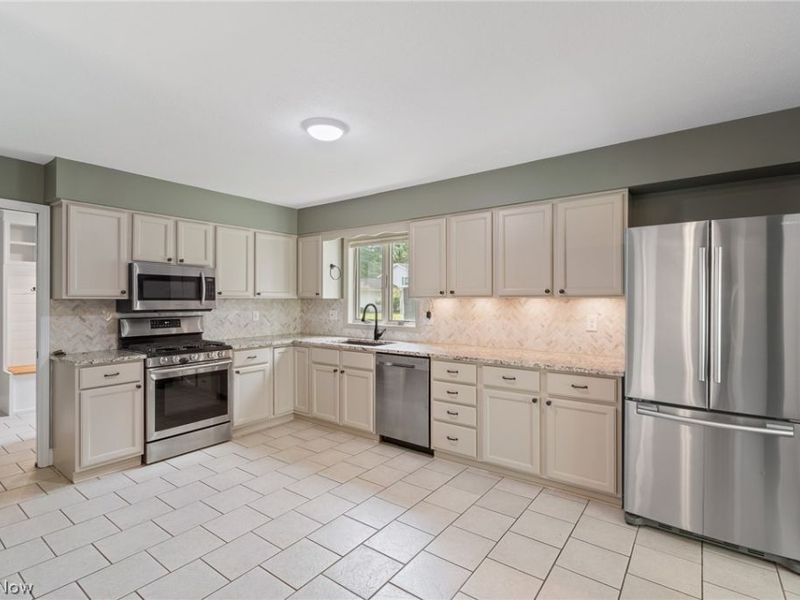16002 Wedgewood Lane, Strongsville, OH 44149 Photo 14