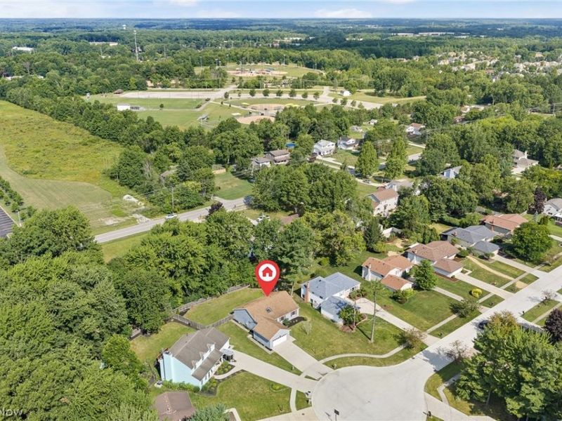 16002 Wedgewood Lane, Strongsville, OH 44149 Photo 4
