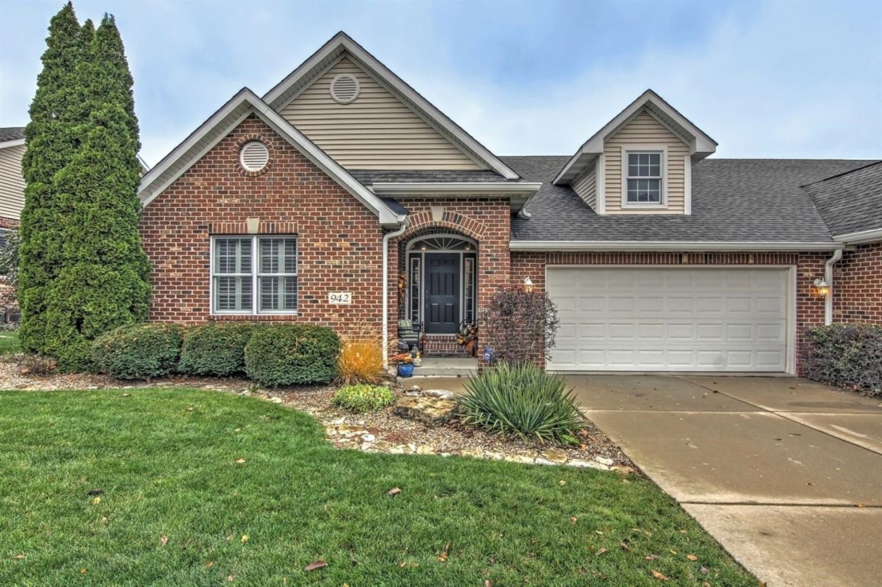 942 Ryan Court , Crown Point, IN 46307 Main Photo