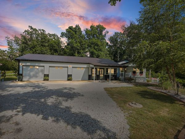 7296 State Route 161 Extension , Iuka, IL 62849