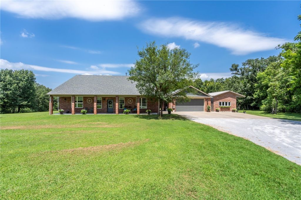 24872 E 570 Road Colcord, OK 74338