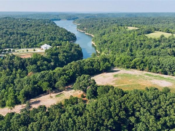 Lake Point Drive, Lowell, AR 72745