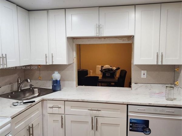 5975 NW 25th St, Sunrise, FL 33313