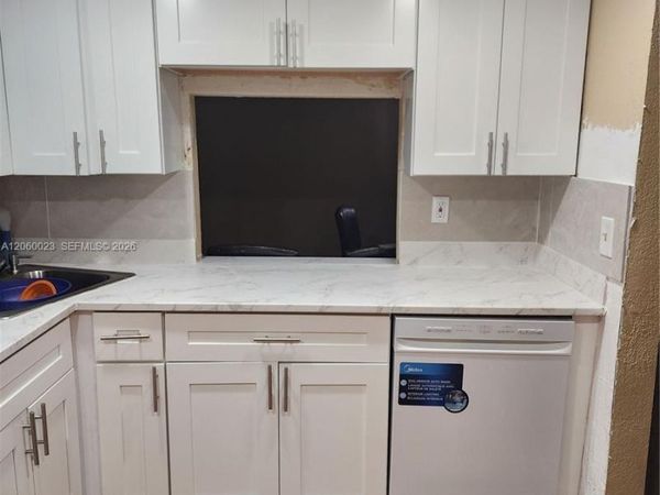 5975 NW 25th St, Sunrise, FL 33313