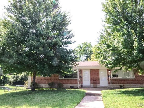 414 S Cadillac Drive, St Charles, MO 63301