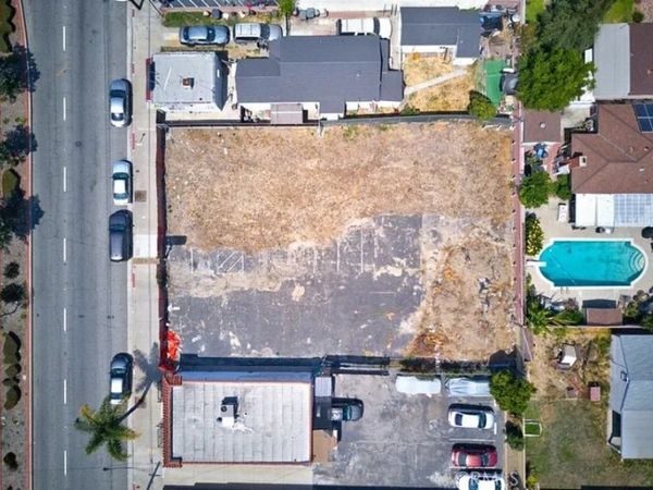 9429 Artesia, Bellflower, CA 90706
