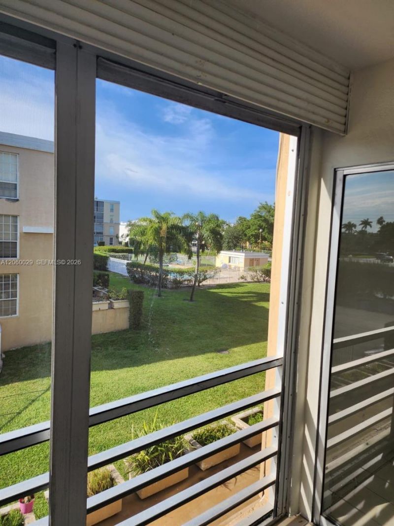 7981 S French Dr, Unit 2-202, Pembroke Pines, FL 33024 Photo