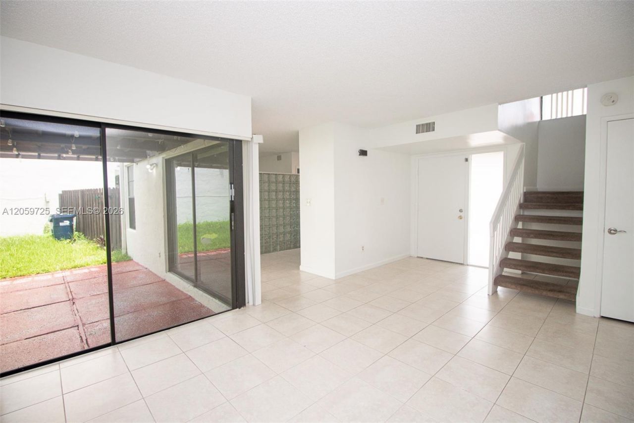 10085 NW 6th Ter, Miami, FL 33172 Photo