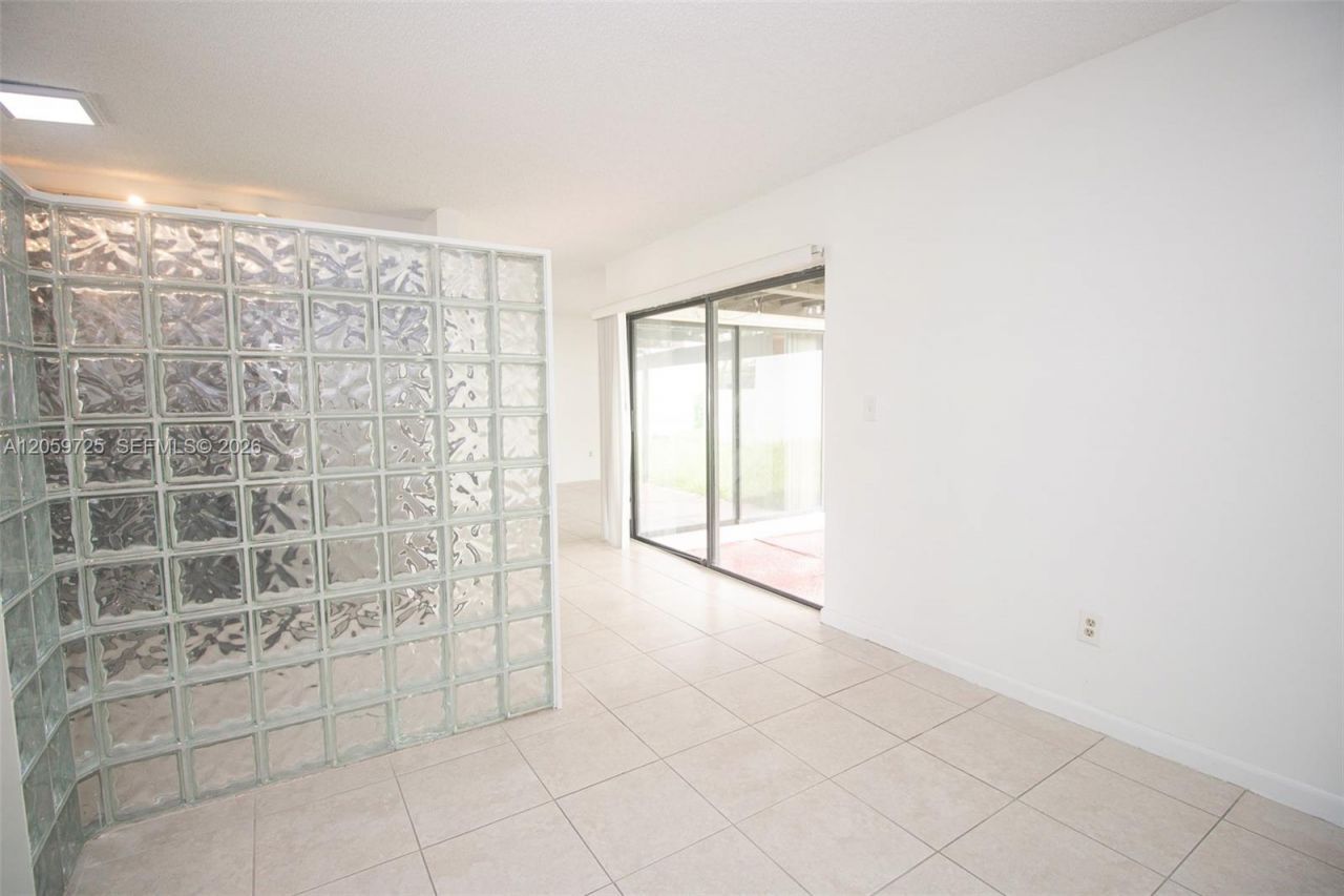 10085 NW 6th Ter, Miami, FL 33172 Photo