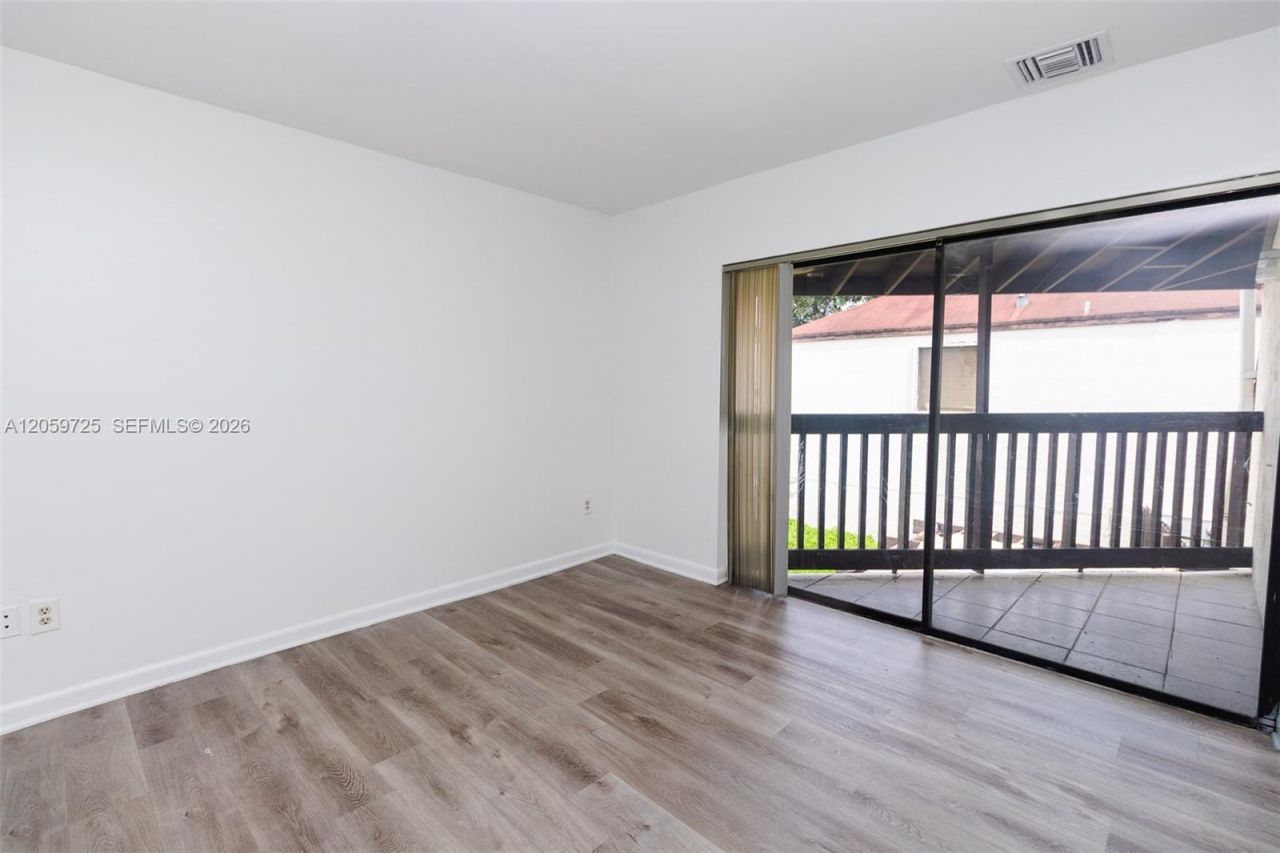 10085 NW 6th Ter, Miami, FL 33172 Photo