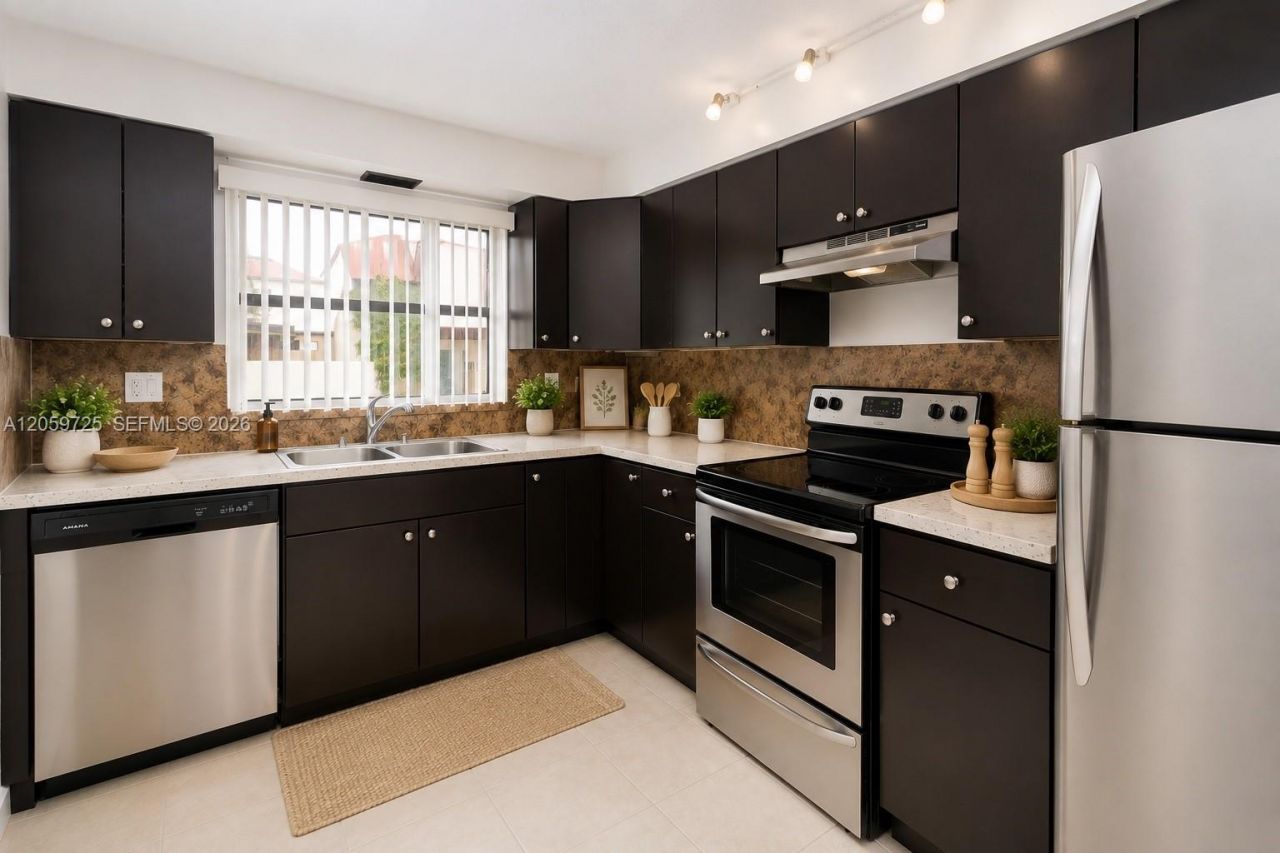 10085 NW 6th Ter, Miami, FL 33172 Photo