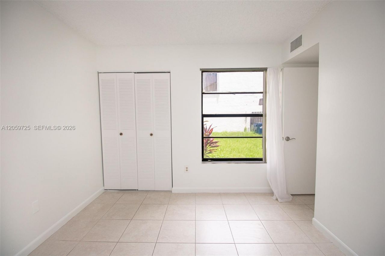10085 NW 6th Ter, Miami, FL 33172 Photo