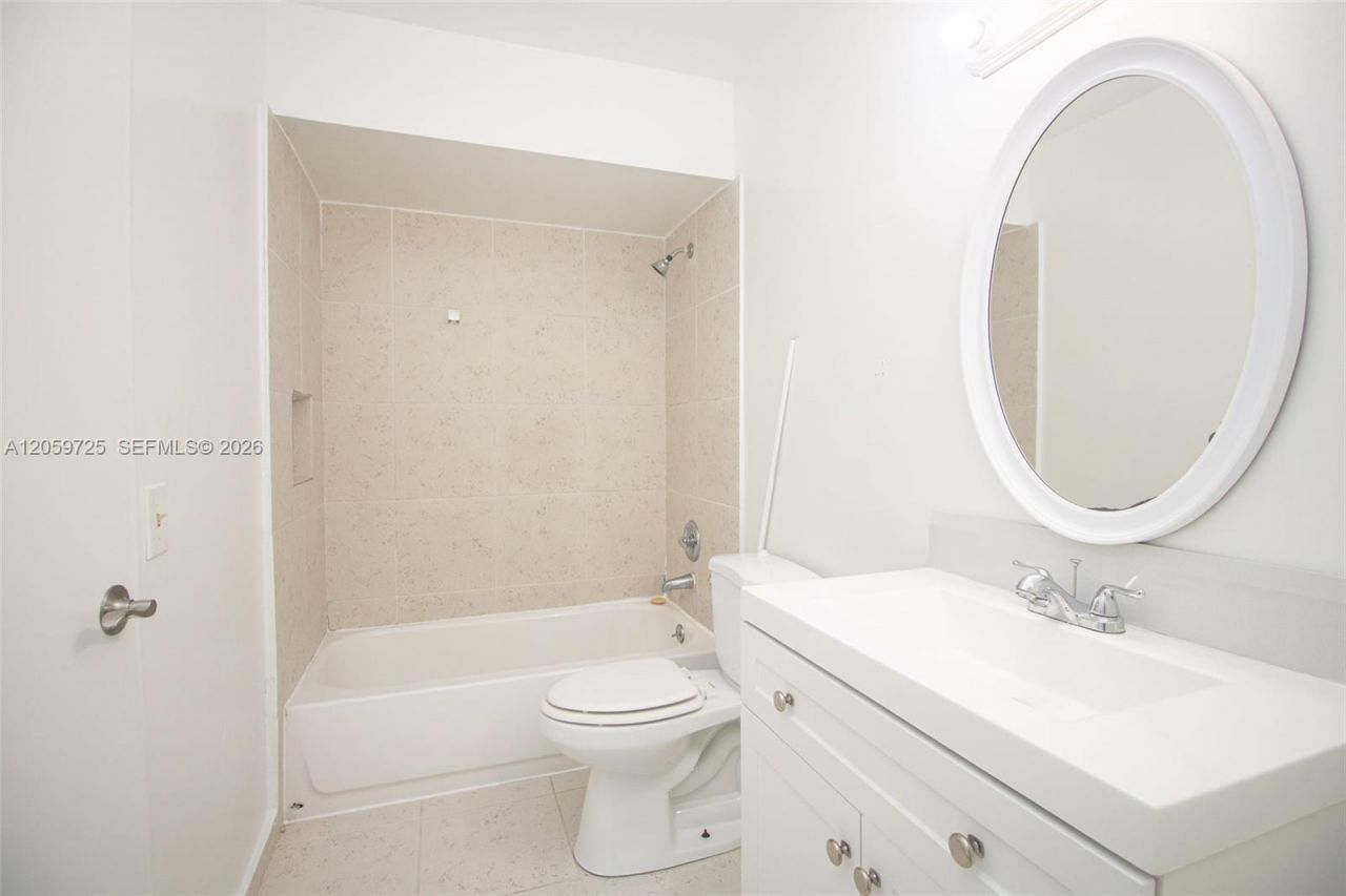 10085 NW 6th Ter, Miami, FL 33172 Photo