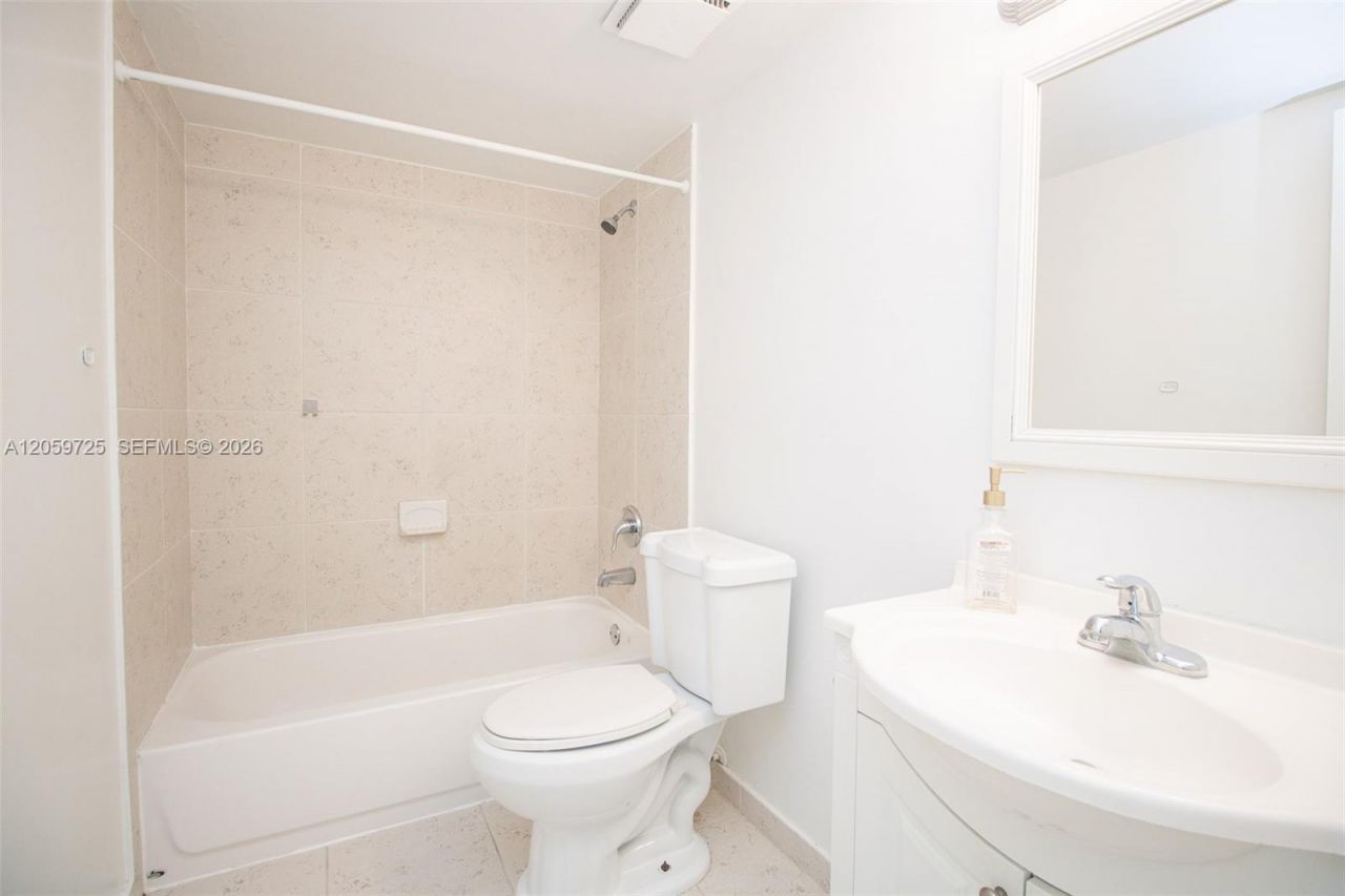 10085 NW 6th Ter, Miami, FL 33172 Photo