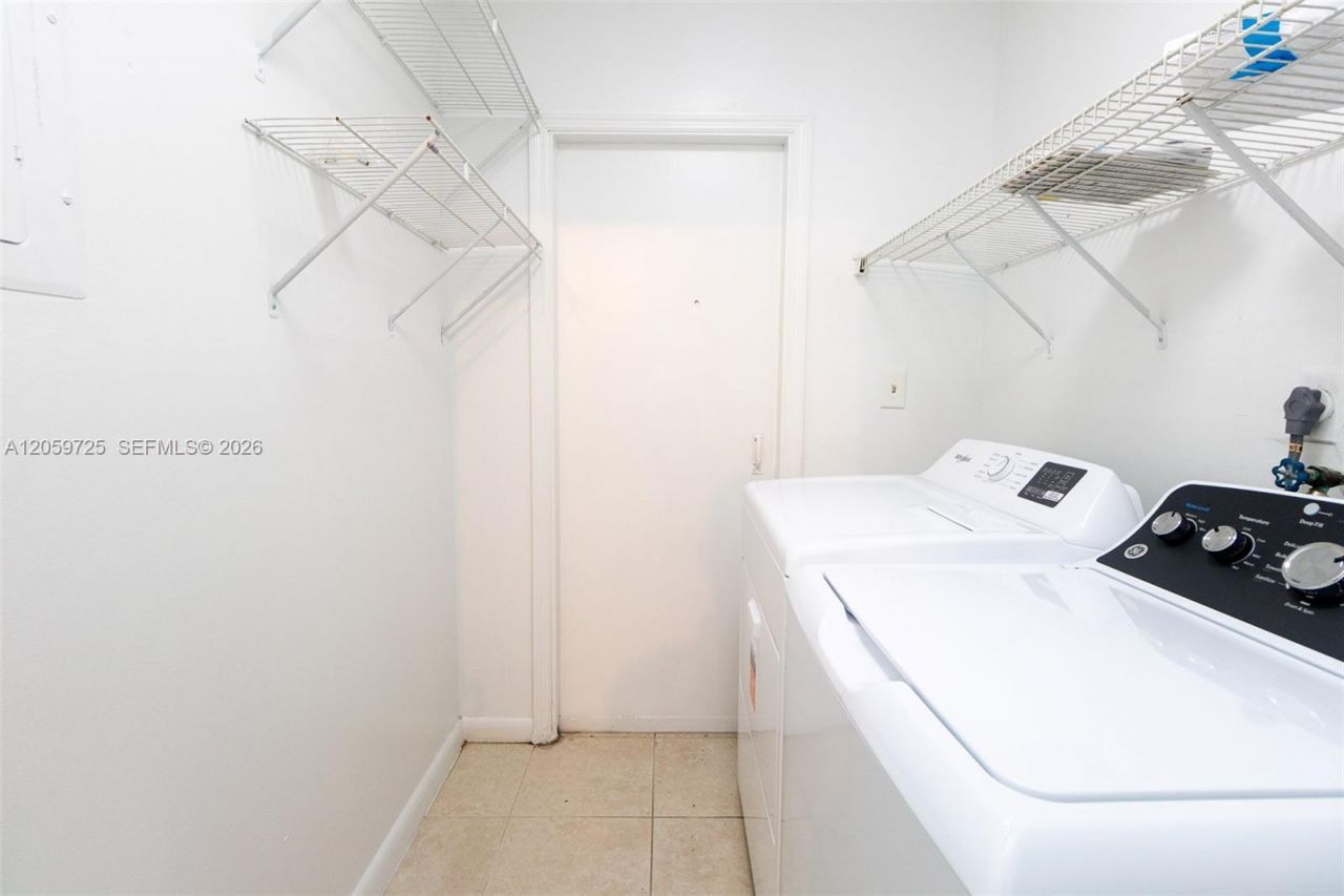 10085 NW 6th Ter, Miami, FL 33172 Photo