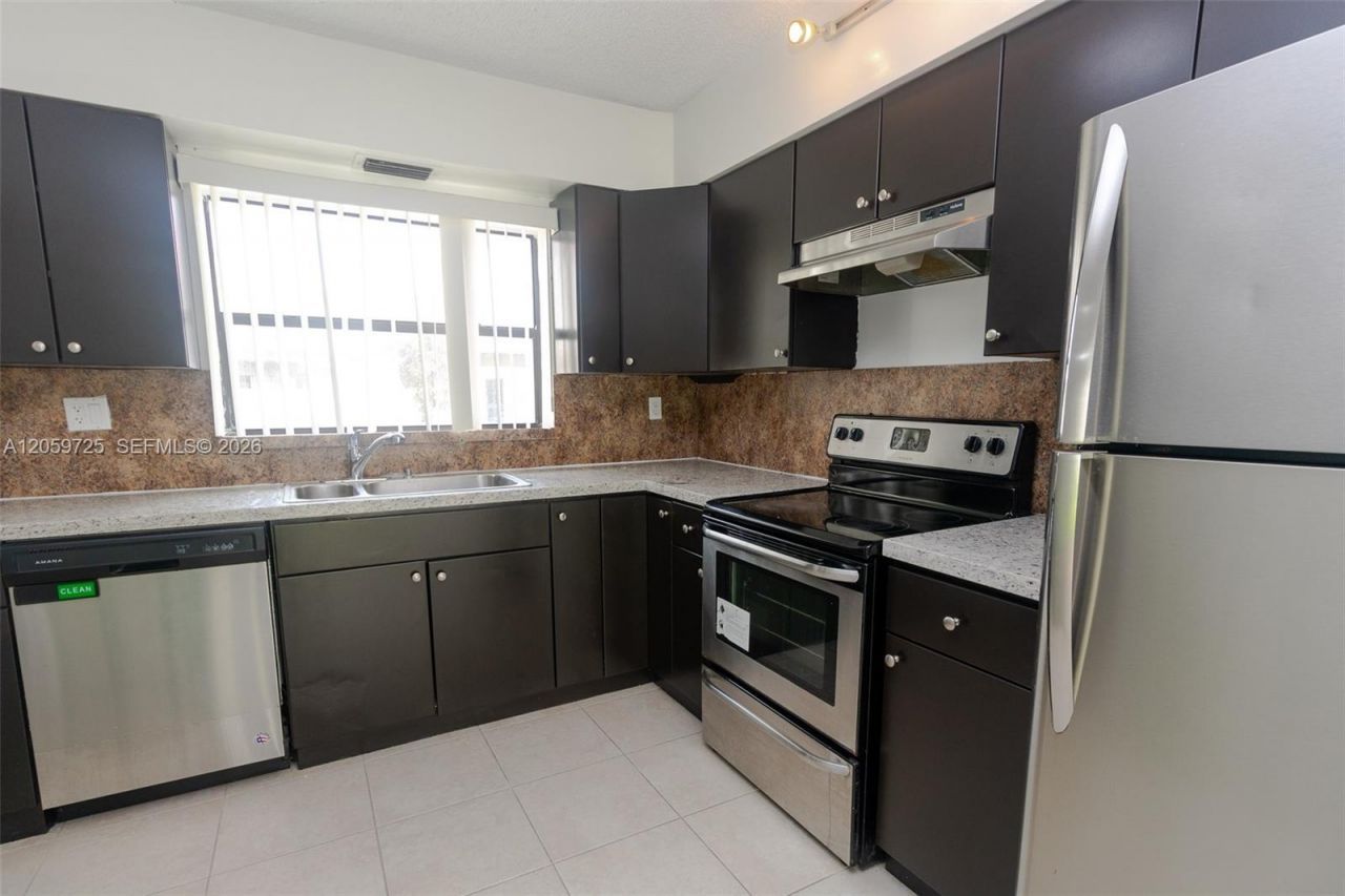 10085 NW 6th Ter, Miami, FL 33172 Photo