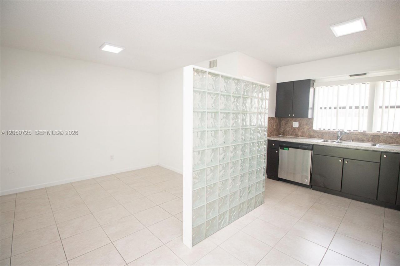 10085 NW 6th Ter, Miami, FL 33172 Photo