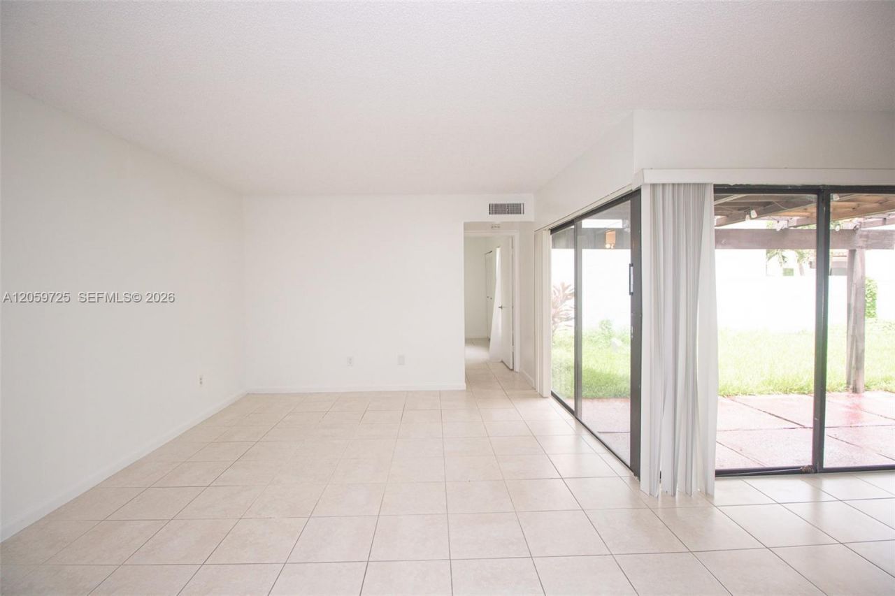 10085 NW 6th Ter, Miami, FL 33172 Photo