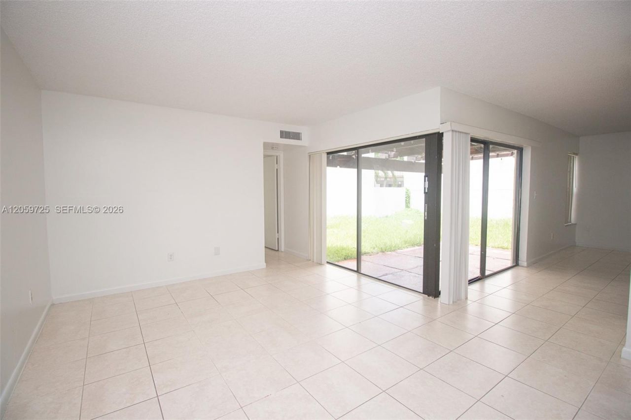 10085 NW 6th Ter, Miami, FL 33172 Photo