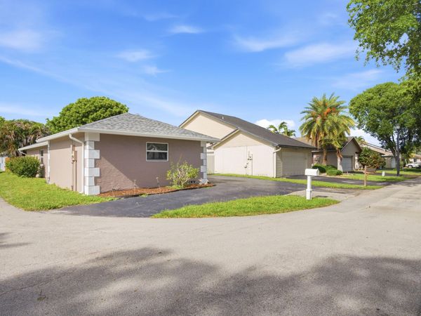 8300 SW 41ST Street, Davie, FL 33328