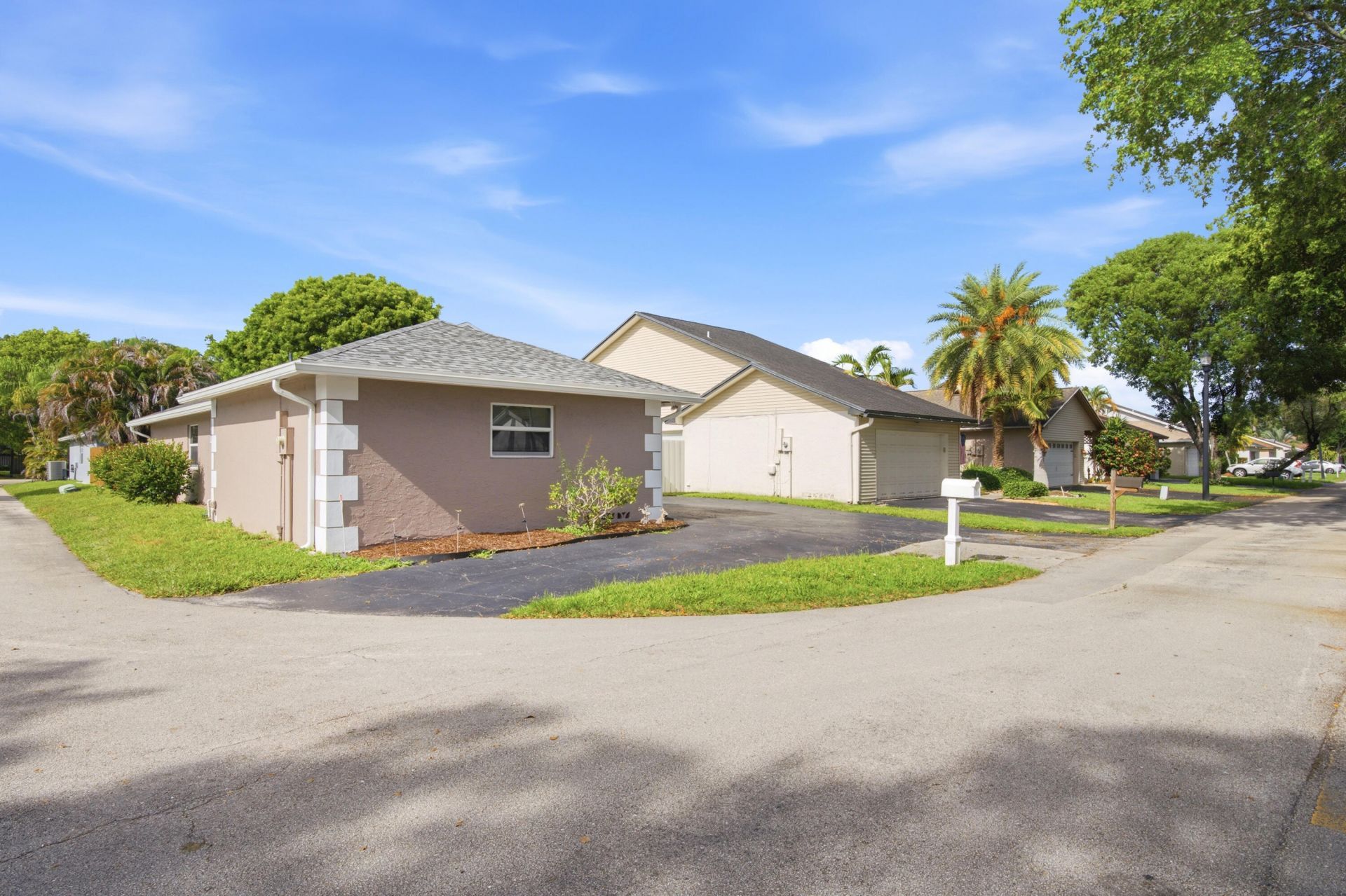 8300 SW 41st Street, Davie, FL 33328 Photo