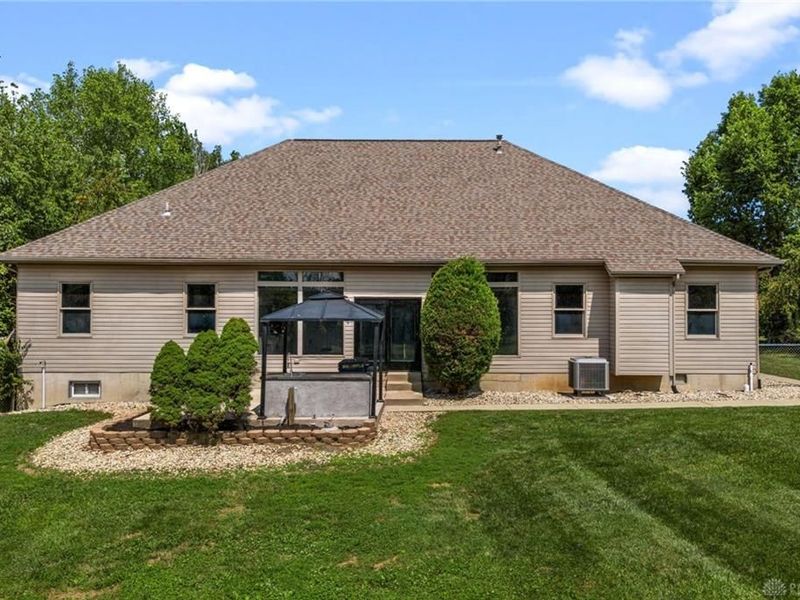 837 Leslie Drive, Wilmington, OH 45177 Photo 2