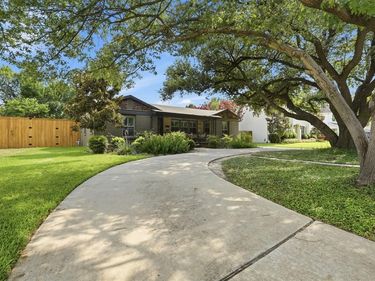 3637 Shelby Drive, Fort Worth, TX 76109