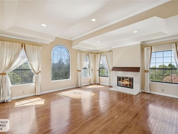 27220 Carrington, Los Altos Hills, CA 94022