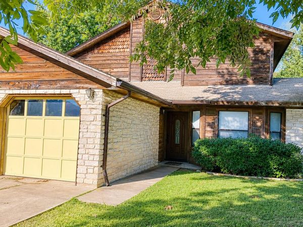104 Leona ST , Lockhart, TX 78644