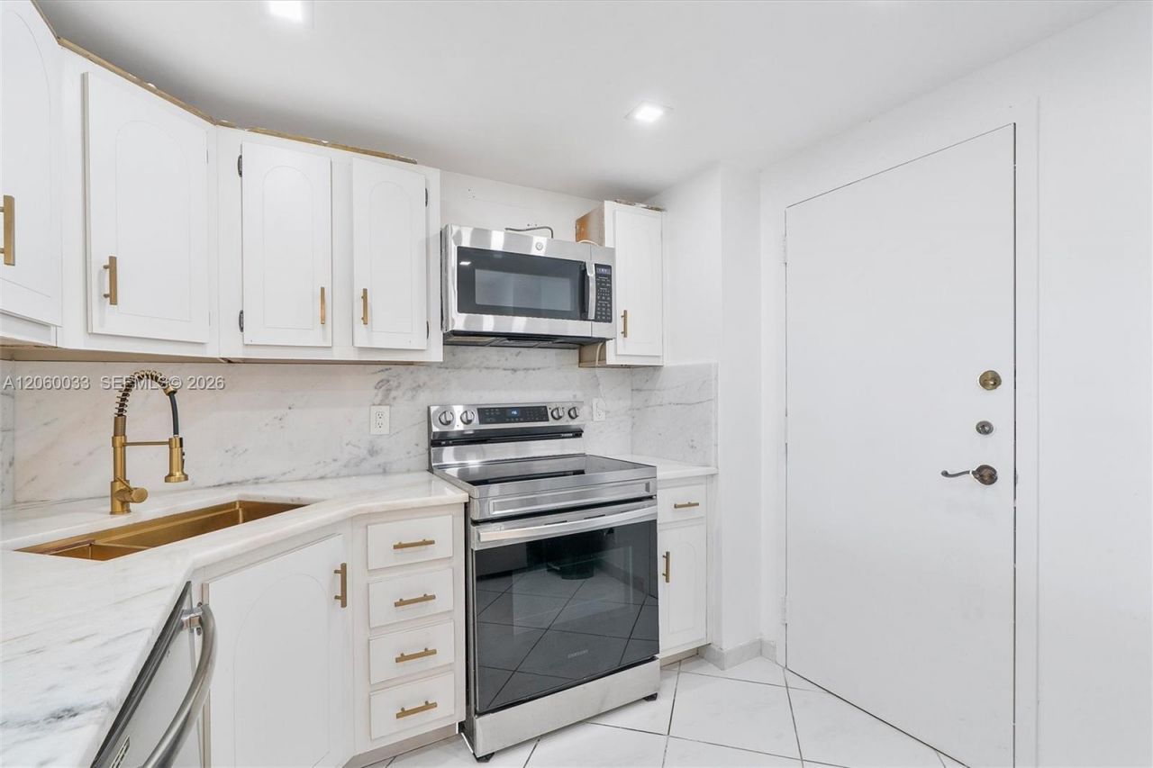 1865 S Ocean Dr, Unit 11J, Hallandale Beach, FL 33009 Photo