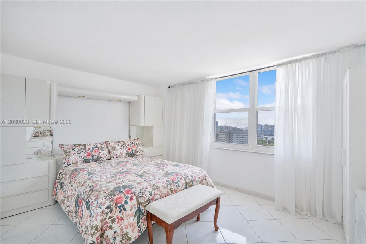 1865 S Ocean Dr, Unit 11J, Hallandale Beach, FL 33009 Photo