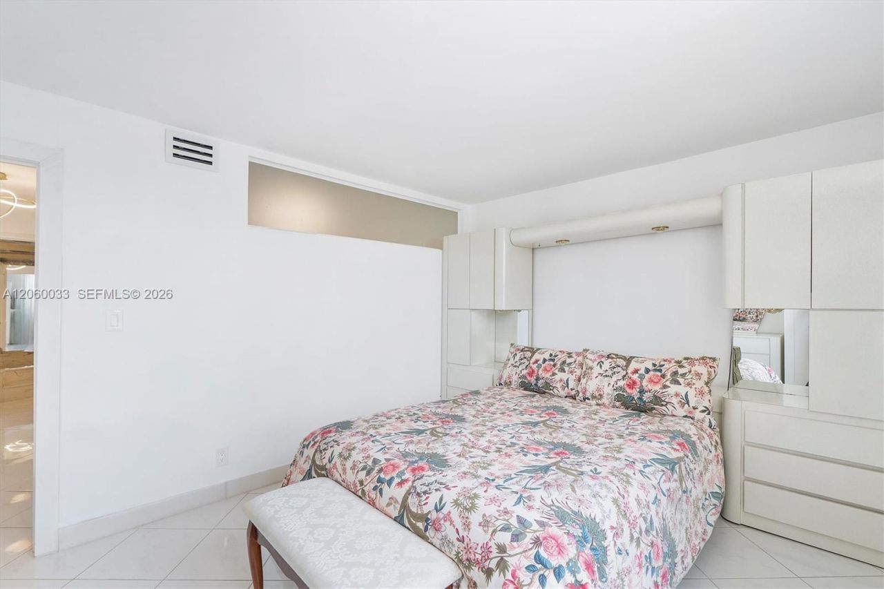 1865 S Ocean Dr, Unit 11J, Hallandale Beach, FL 33009 Photo