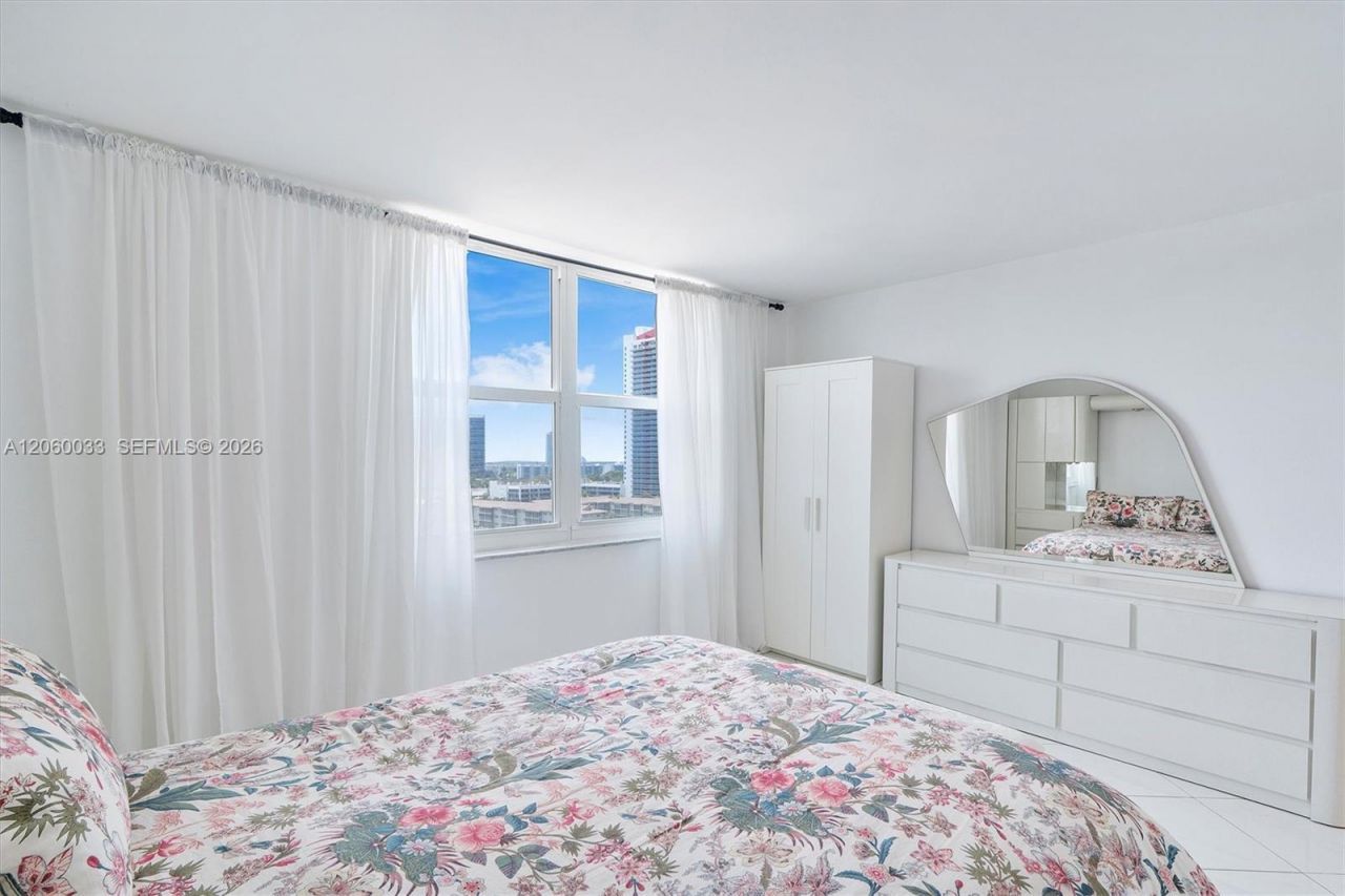1865 S Ocean Dr, Unit 11J, Hallandale Beach, FL 33009 Photo