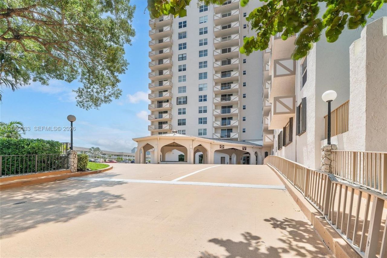 1865 S Ocean Dr, Unit 11J, Hallandale Beach, FL 33009 Photo