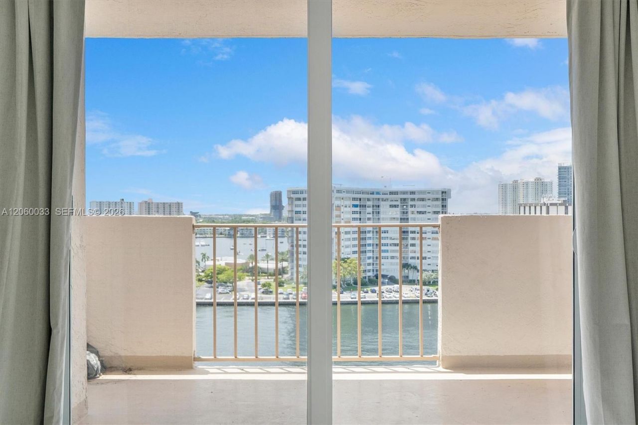 1865 S Ocean Dr, Unit 11J, Hallandale Beach, FL 33009 Photo