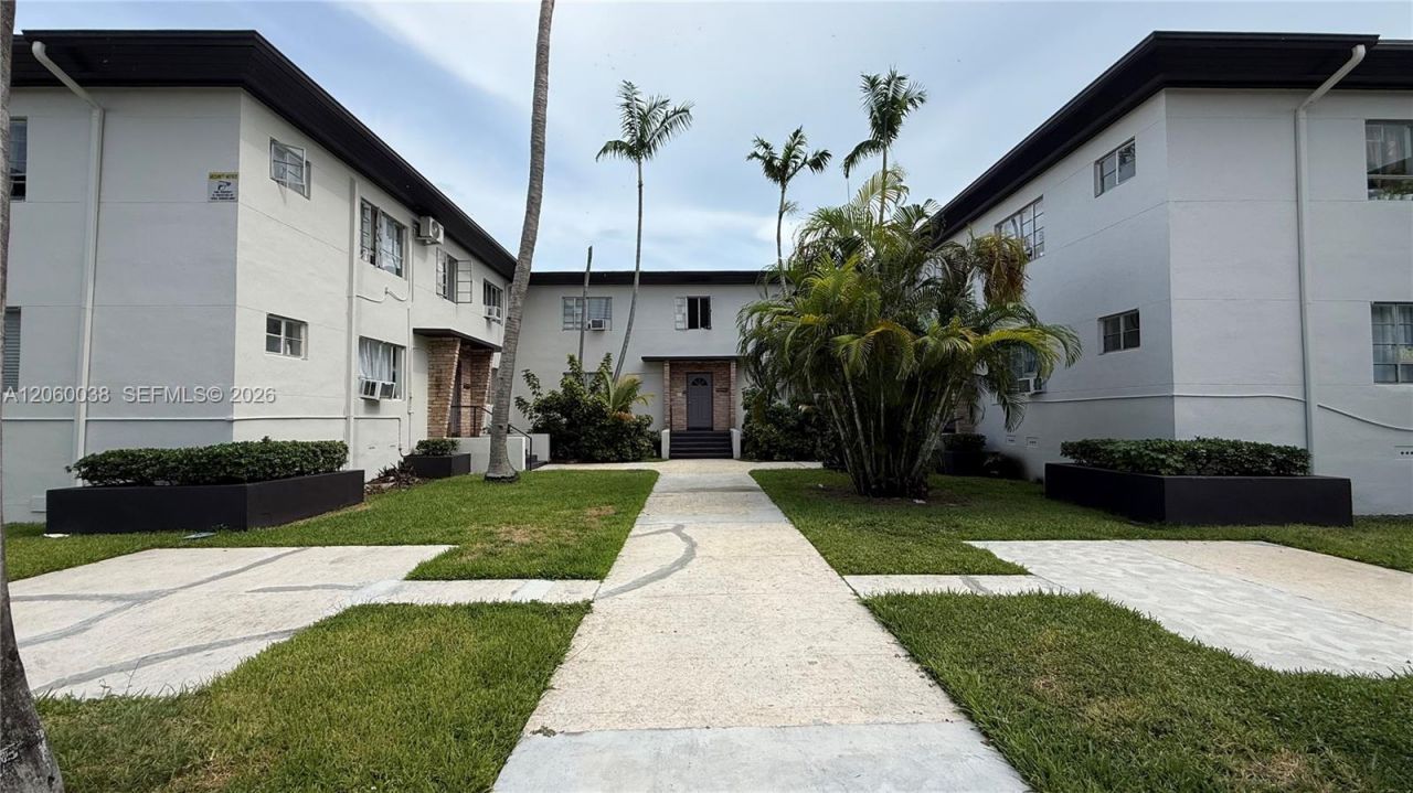 650 84th St, Unit 35, Miami Beach, FL 33141 Photo