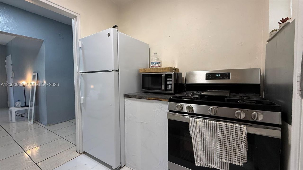 650 84th St, Unit 35, Miami Beach, FL 33141 Photo