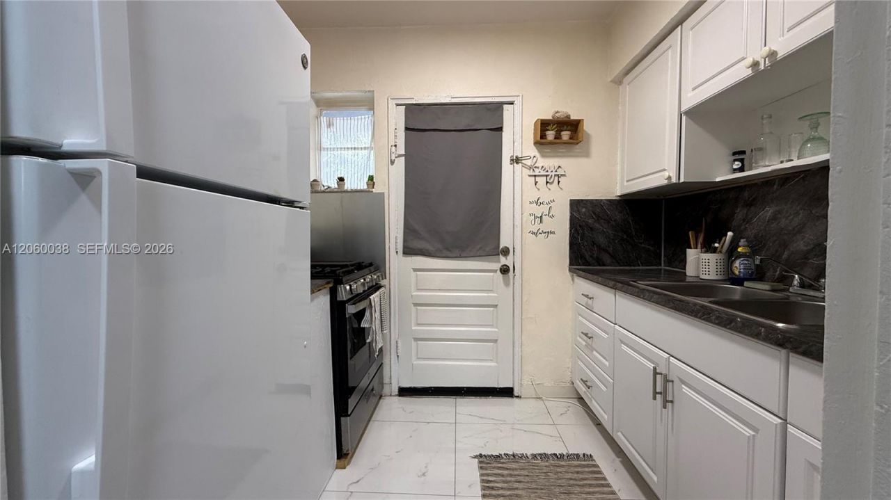 650 84th St, Unit 35, Miami Beach, FL 33141 Photo