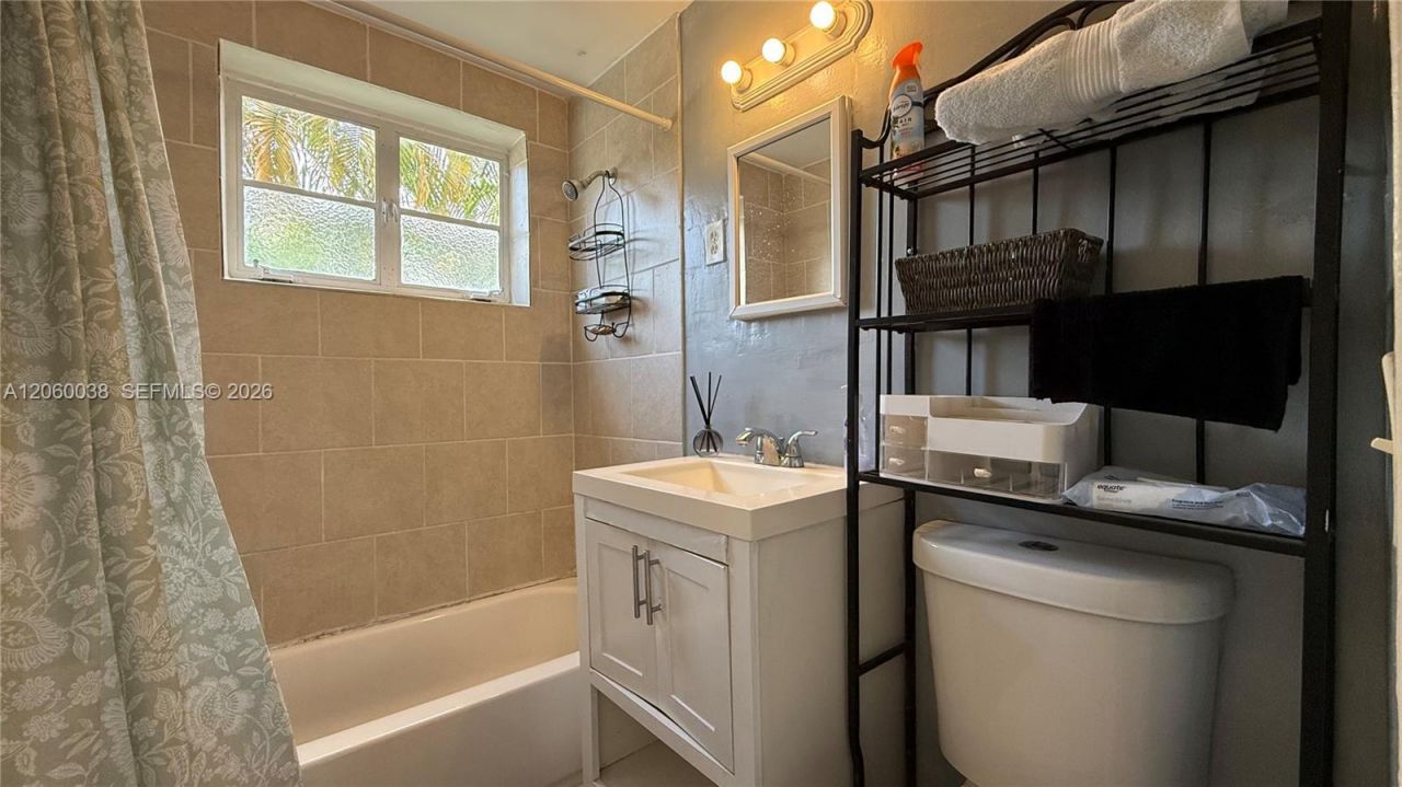 650 84th St, Unit 35, Miami Beach, FL 33141 Photo