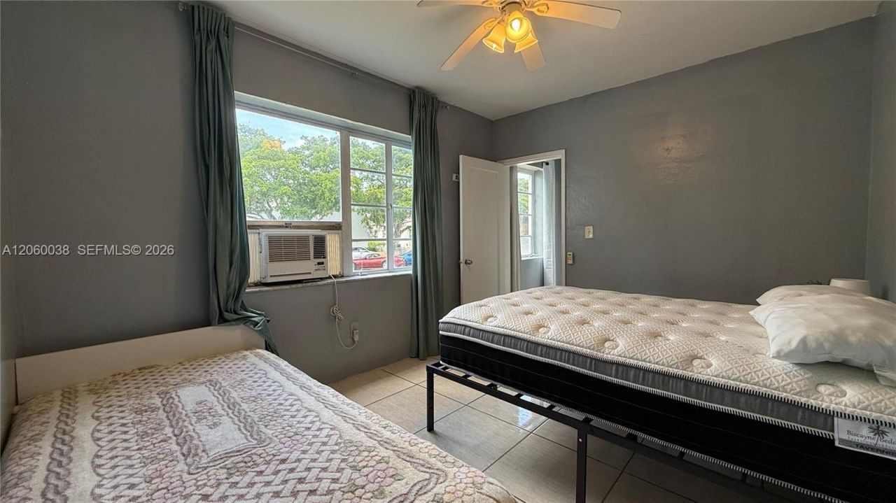 650 84th St, Unit 35, Miami Beach, FL 33141 Photo