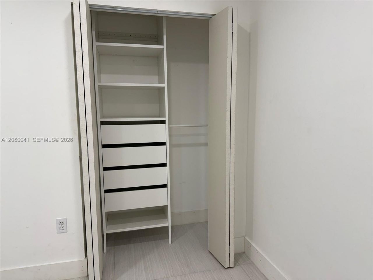 9405 Fontainebleau Blvd, Unit 113-22, Miami, FL 33172 Photo