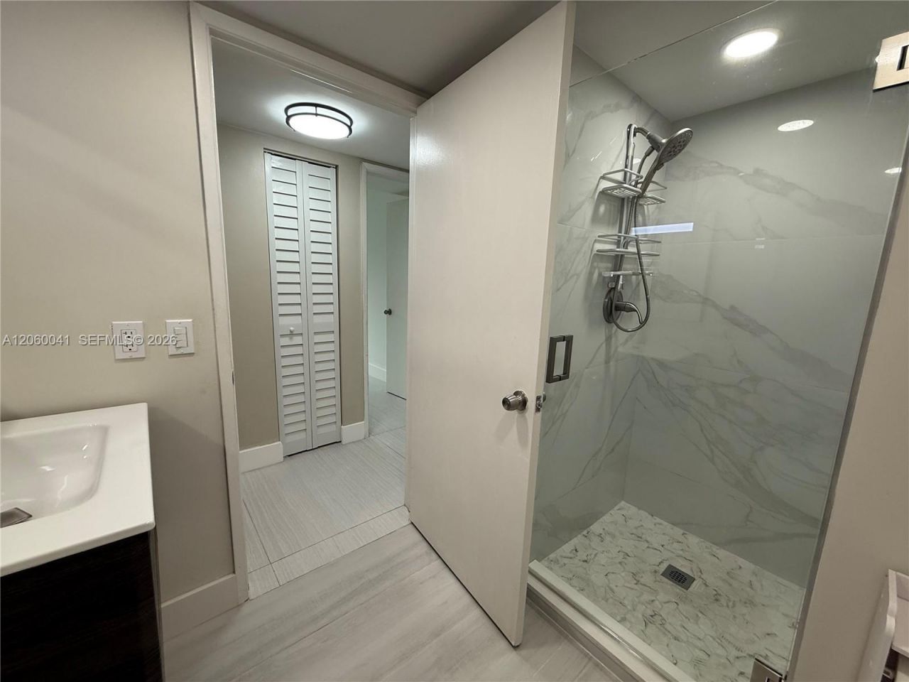 9405 Fontainebleau Blvd, Unit 113-22, Miami, FL 33172 Photo