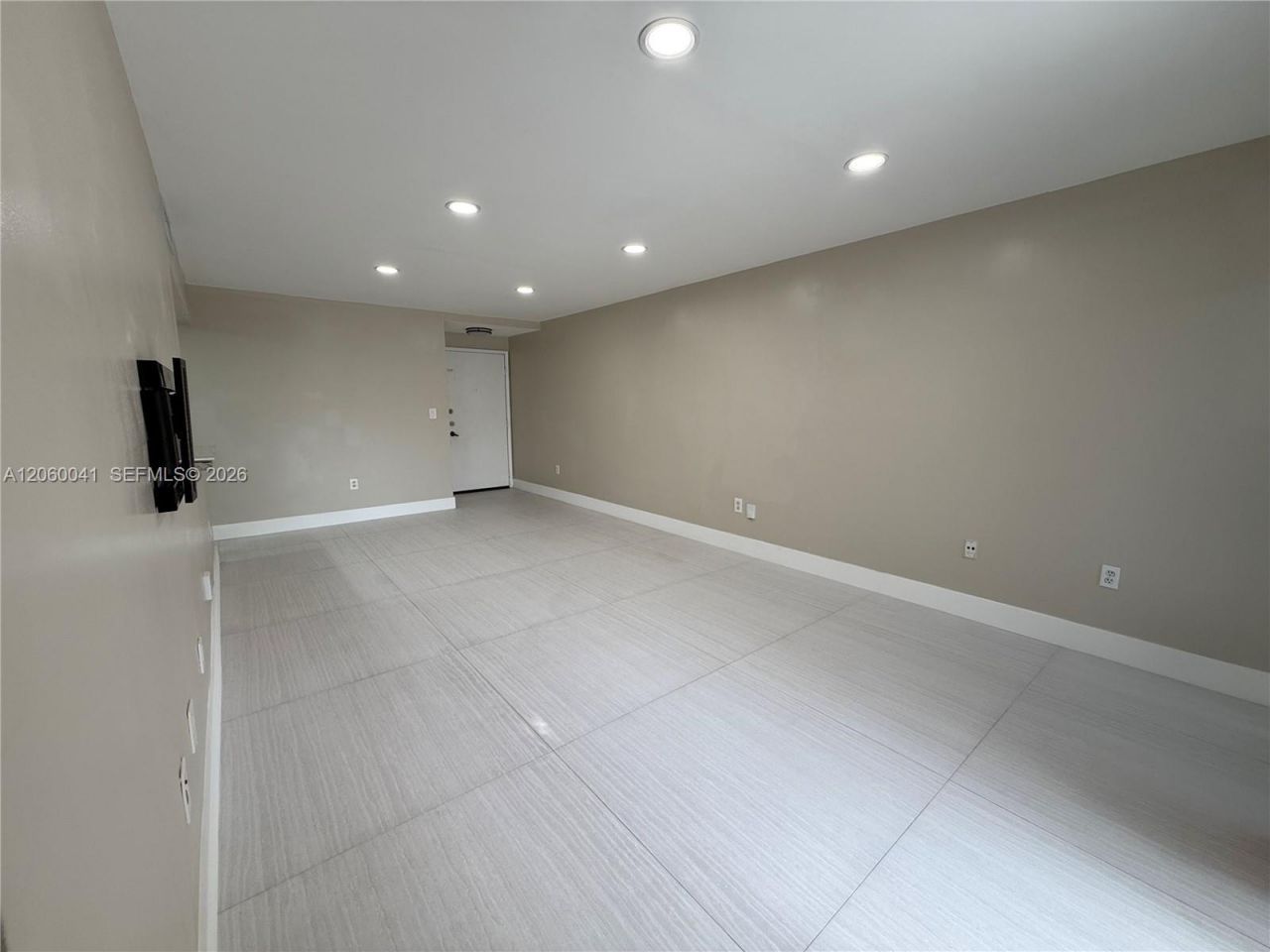 9405 Fontainebleau Blvd, Unit 113-22, Miami, FL 33172 Photo