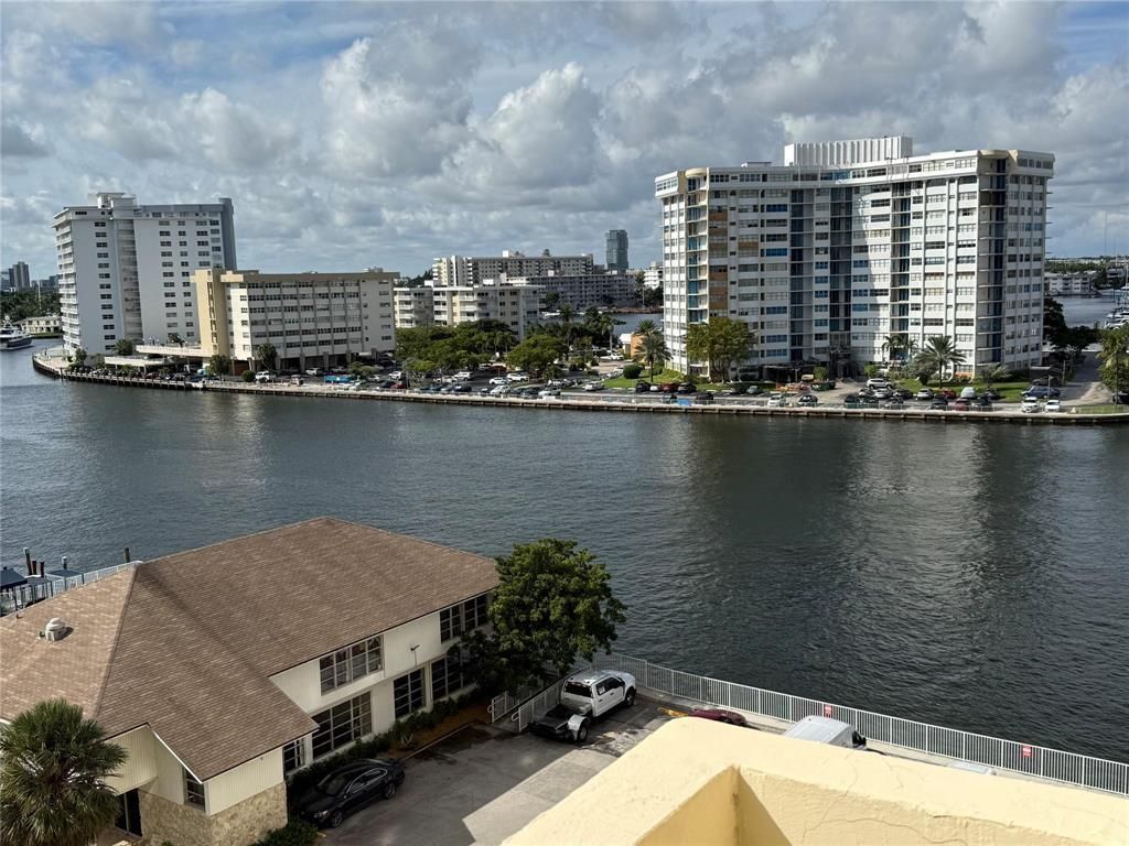 1833 S Ocean Drive, Unit 808, Hallandale Beach, FL 33009 Photo