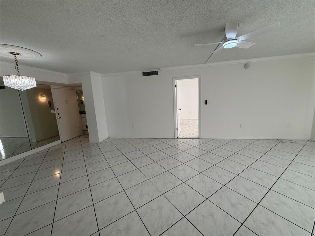 1833 S Ocean Drive, Unit 808, Hallandale Beach, FL 33009 Photo