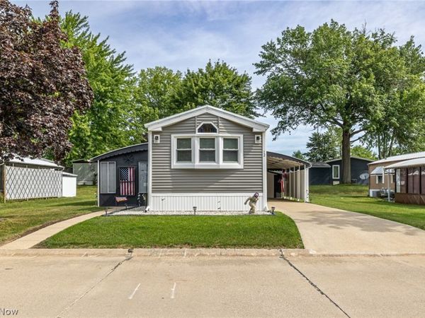 12 Sycamore Drive, Olmsted Falls, OH 44138