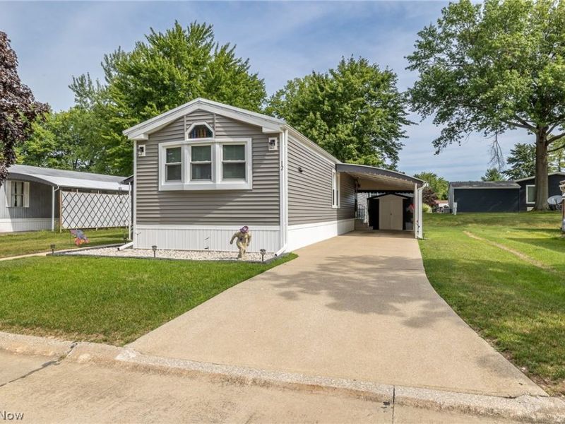 12 Sycamore Drive, Olmsted Falls, OH 44138 Photo 2