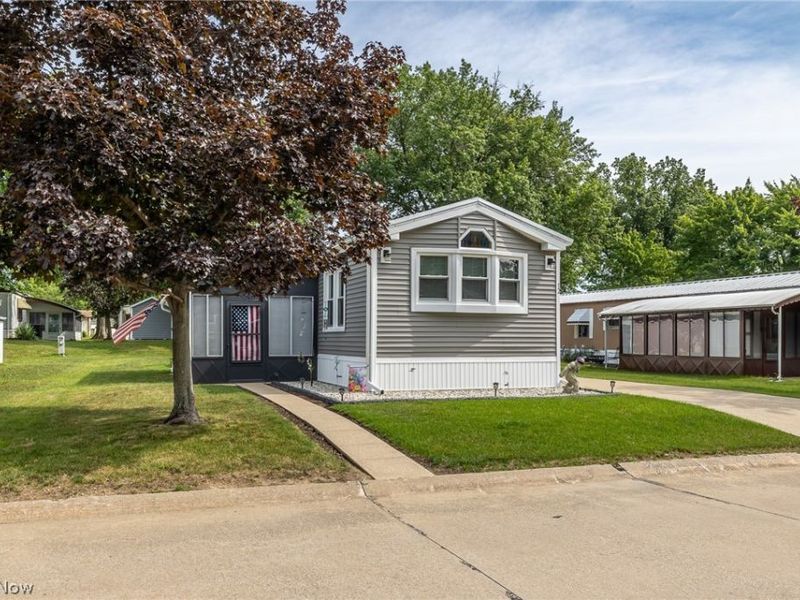 12 Sycamore Drive, Olmsted Falls, OH 44138 Photo 4
