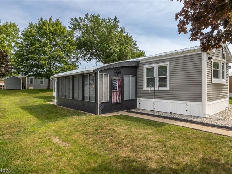 12 Sycamore Drive, Olmsted Falls, OH 44138 Photo 4